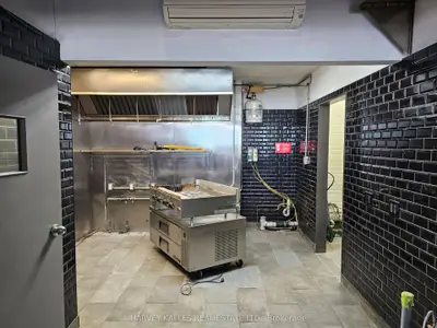 79 Kensington Avenue Main, Toronto, On M5t 1l9