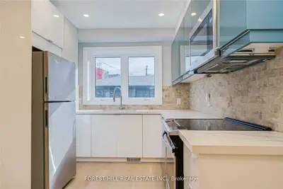 63 Argyle Street Main, Toronto, On M6j 1n8