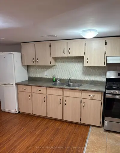 32 Macklem Avenue Lower, Toronto, On M6j 3m2