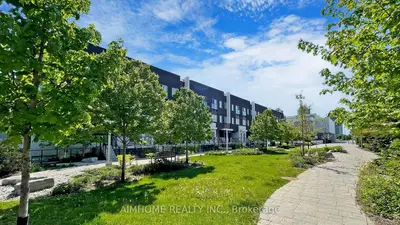 Condo Townhouse in Toronto