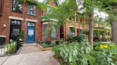 Triplex in Toronto