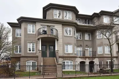 Condo Townhouse in Toronto