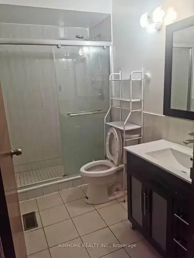 137a Markham Street Mainflr, Toronto, On M6j 2g4