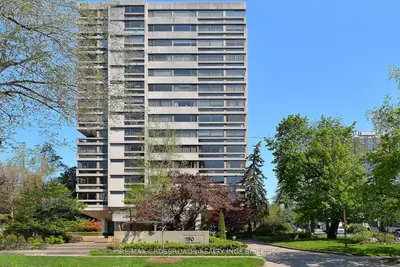 150 Heath St W 1301-1302, Toronto C02, On, M4v 2y4