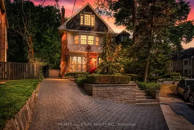 30 Edgewood Crescent, Toronto, On M4w 3a9