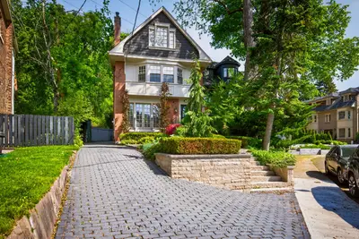 30 Edgewood Crescent, Toronto, On M4w 3a9