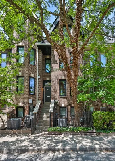 Att/Row/Townhouse in Toronto