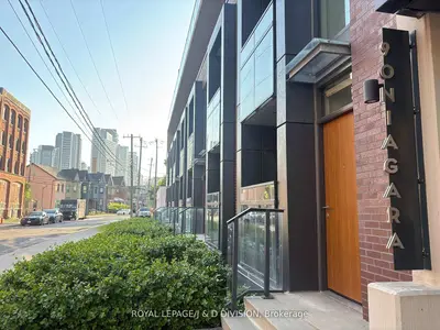 Condo Apartment in Toronto