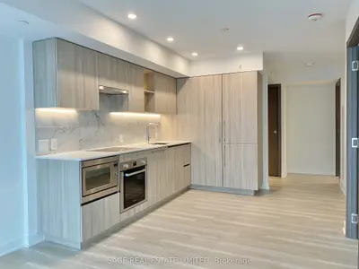 17 Bathurst Street 801, Toronto, On M5v 0n1