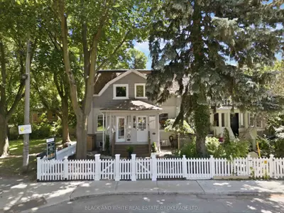 Att/Row/Townhouse in Toronto
