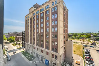 Condo Apartment in Toronto