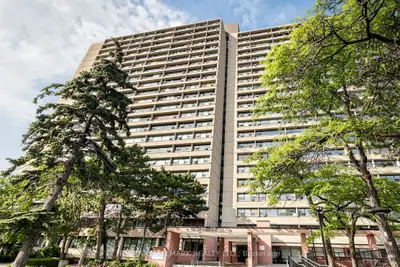 100 Leeward Glenway 701, Toronto, On M3c 2z1