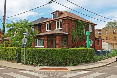 Duplex in Toronto