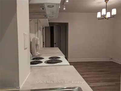 396 Brunswick Avenue 6, Toronto, On M5r 2z4