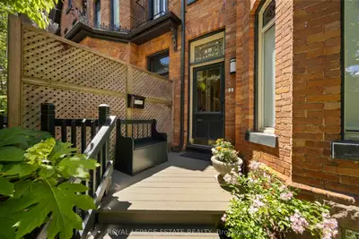 100 Seaton Street Main, Toronto, On M5a 2t3