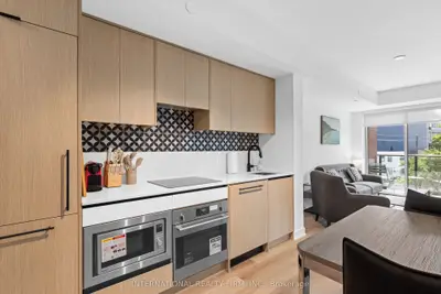 5 Lakeview (short Term) Avenue 409, Toronto, On M6h 0h3