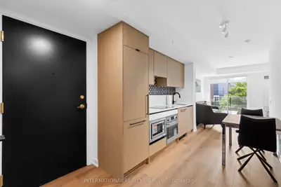 5 Lakeview (short Term) Avenue 409, Toronto, On M6h 0h3