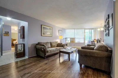60 Pavane Linkway 216, Toronto, On M3c 1a1