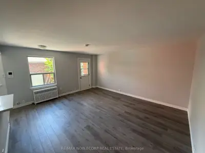 1315 Bayview Avenue 206, Toronto, On M4g 2z8