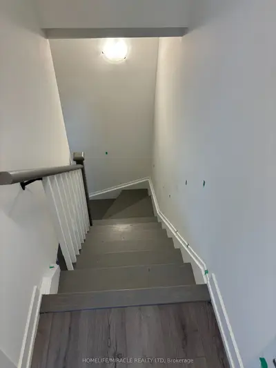 861 Sheppard Avenue W 61 Blkb, Toronto, On M3h 0e9