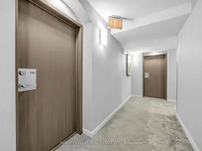 10 Yonge Street 705, Toronto, On M5e 1r4