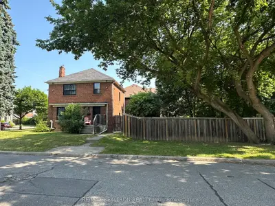 27 Westgate Boulevard, Toronto, On M3h 1n8