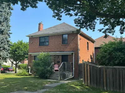 27 Westgate Boulevard, Toronto, On M3h 1n8