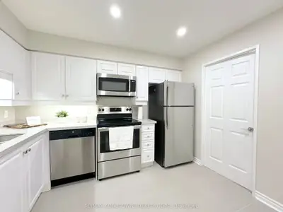 17 Brookbanks Drive 104, Toronto, On M3a 3r9