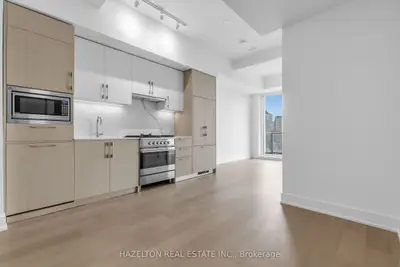8 Manor Road W 705, Toronto, On M4s 0e6