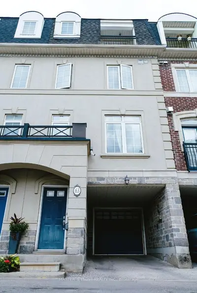 Att/Row/Townhouse in Toronto