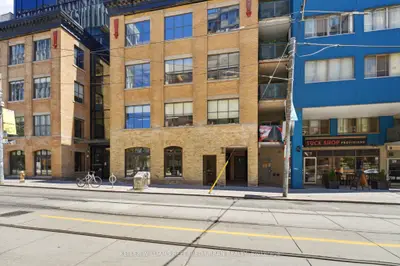 35 Mccaul Street #110, Toronto, On M5t 1v7