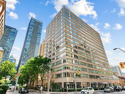 Condo Apartment in Toronto