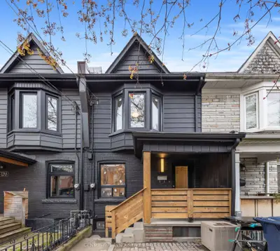 Att/Row/Townhouse in Toronto