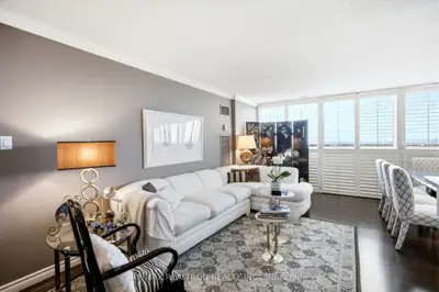 3000 Bathurst Street Ph3, Toronto, On M6b 3b4