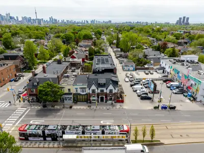781 St. Clair Avenue W, Toronto, On M6c 1b7