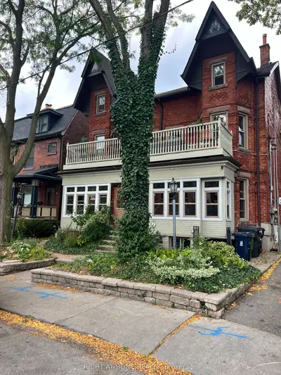 Fourplex in Toronto