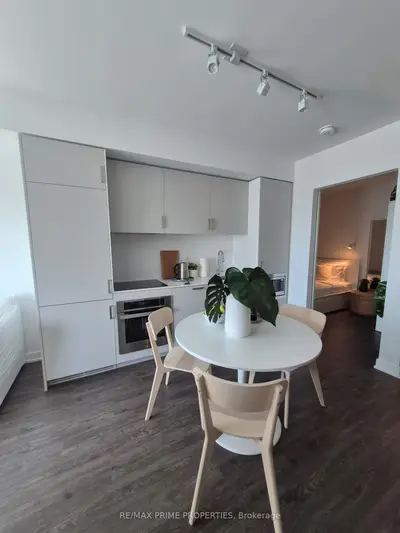 Condo Apartment in Toronto