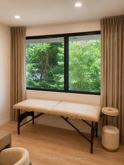 315 Avenue Road Room 2, Toronto, On M4v 2h2