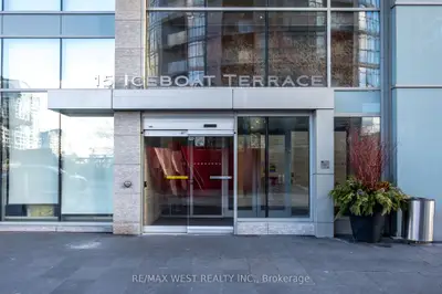 15 Iceboat Terrace 1106, Toronto, On M5v 4a5