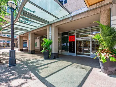18 Yonge Street 1012, Toronto, On M5e 1z8