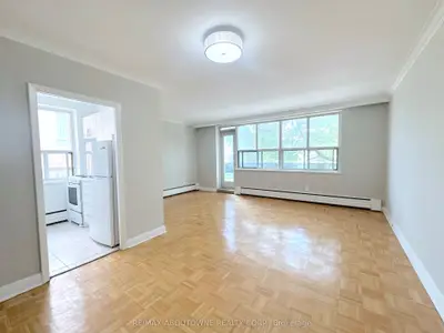 276 St Clair Avenue W 104, Toronto, On M4v 1r9