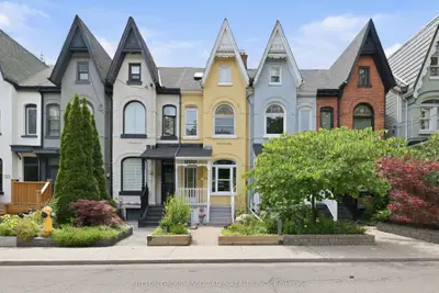 Att/Row/Townhouse in Toronto