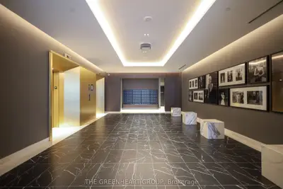 500 Dupont Street 415, Toronto, On M6g 0b8