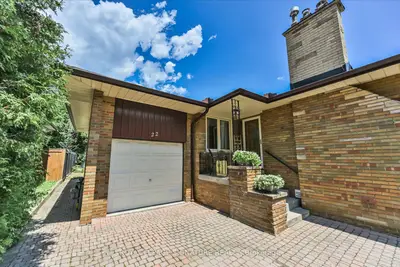 22 Anewen Drive, Toronto, On M4a 1s2