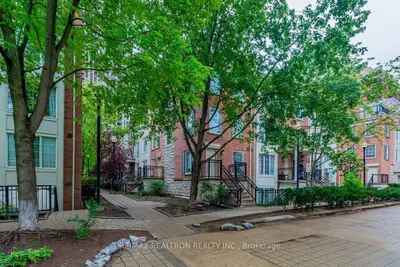 Condo Townhouse in Toronto