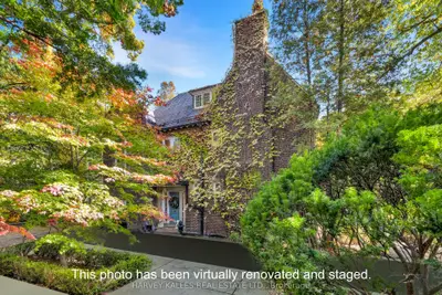 7 Beaumont Road, Toronto, On M4w 1v4