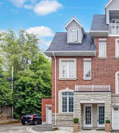 Att/Row/Townhouse in Toronto
