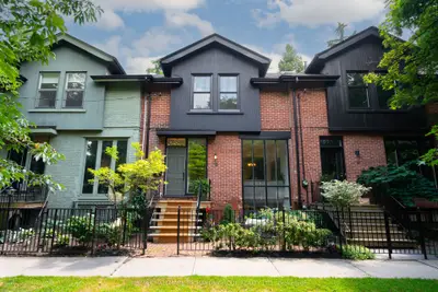 Att/Row/Townhouse in Toronto