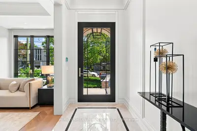 204 Forest Hill Road, Toronto, On M5p 2n4