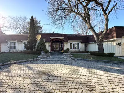 16 Brian Cliff Drive, Toronto, On M3b 2g2